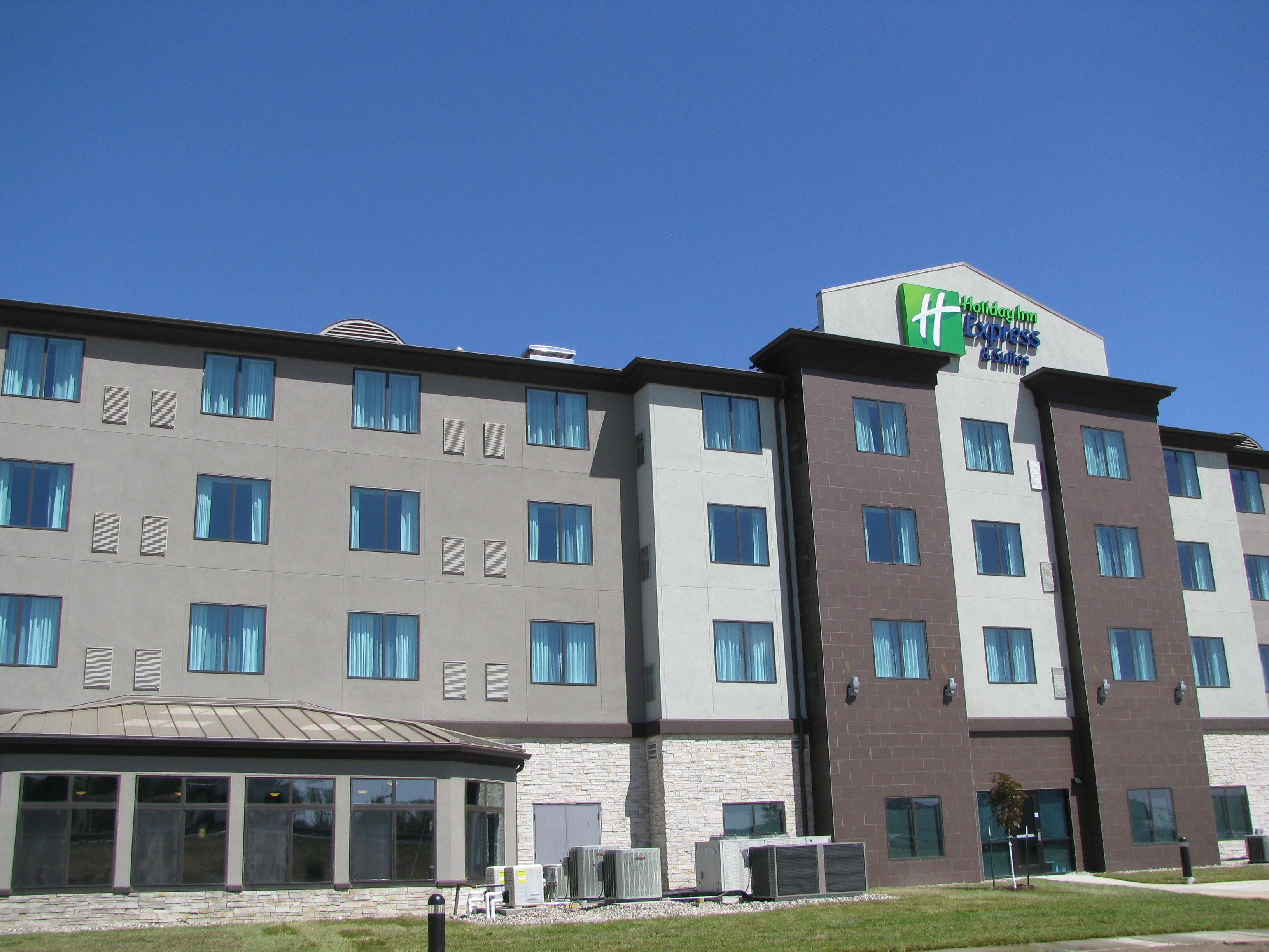 Holiday Inn Express & Suites Kansas City Airport By Ihg Exterior foto
