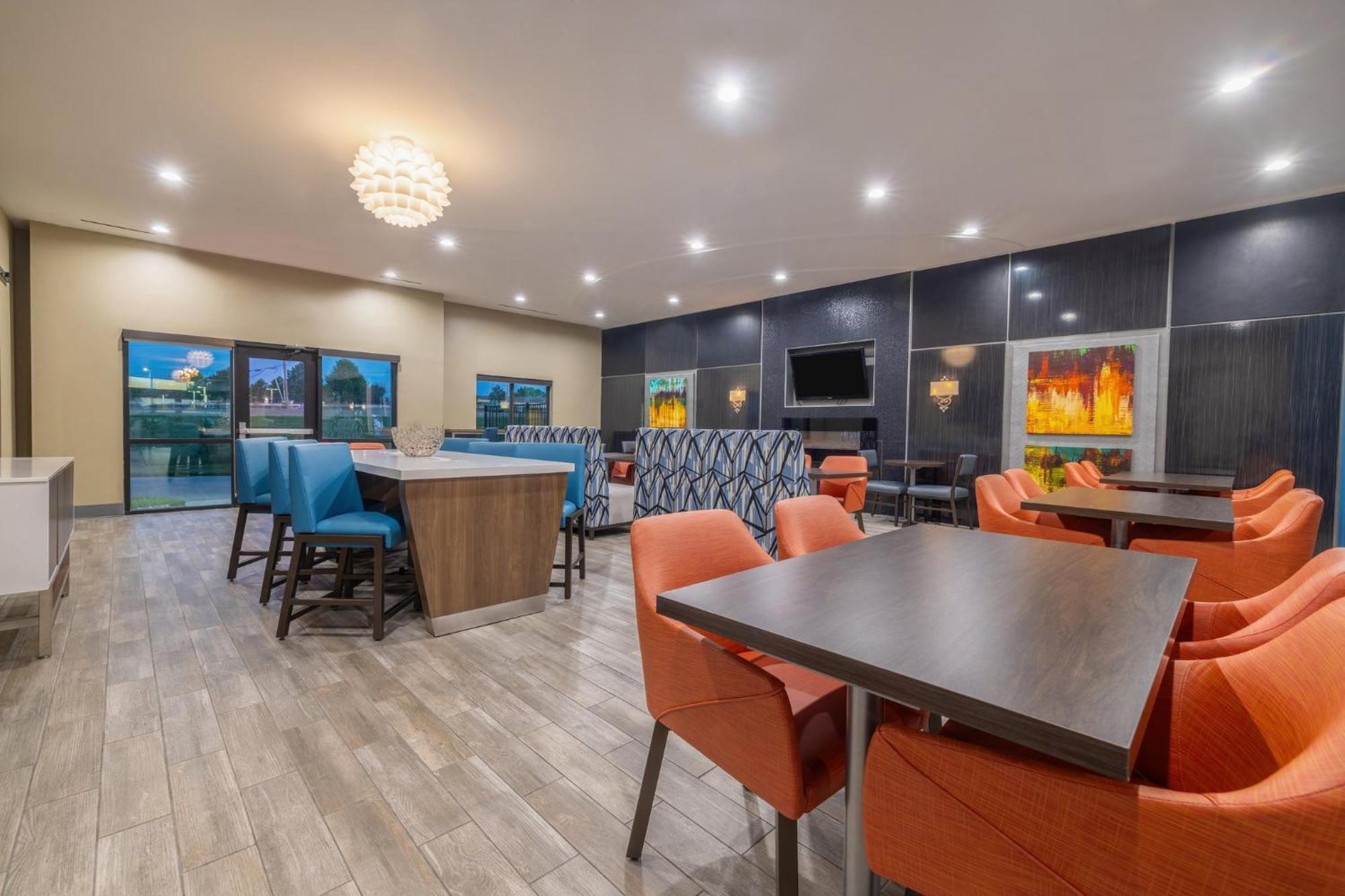 Holiday Inn Express & Suites Kansas City Airport By Ihg Exterior foto
