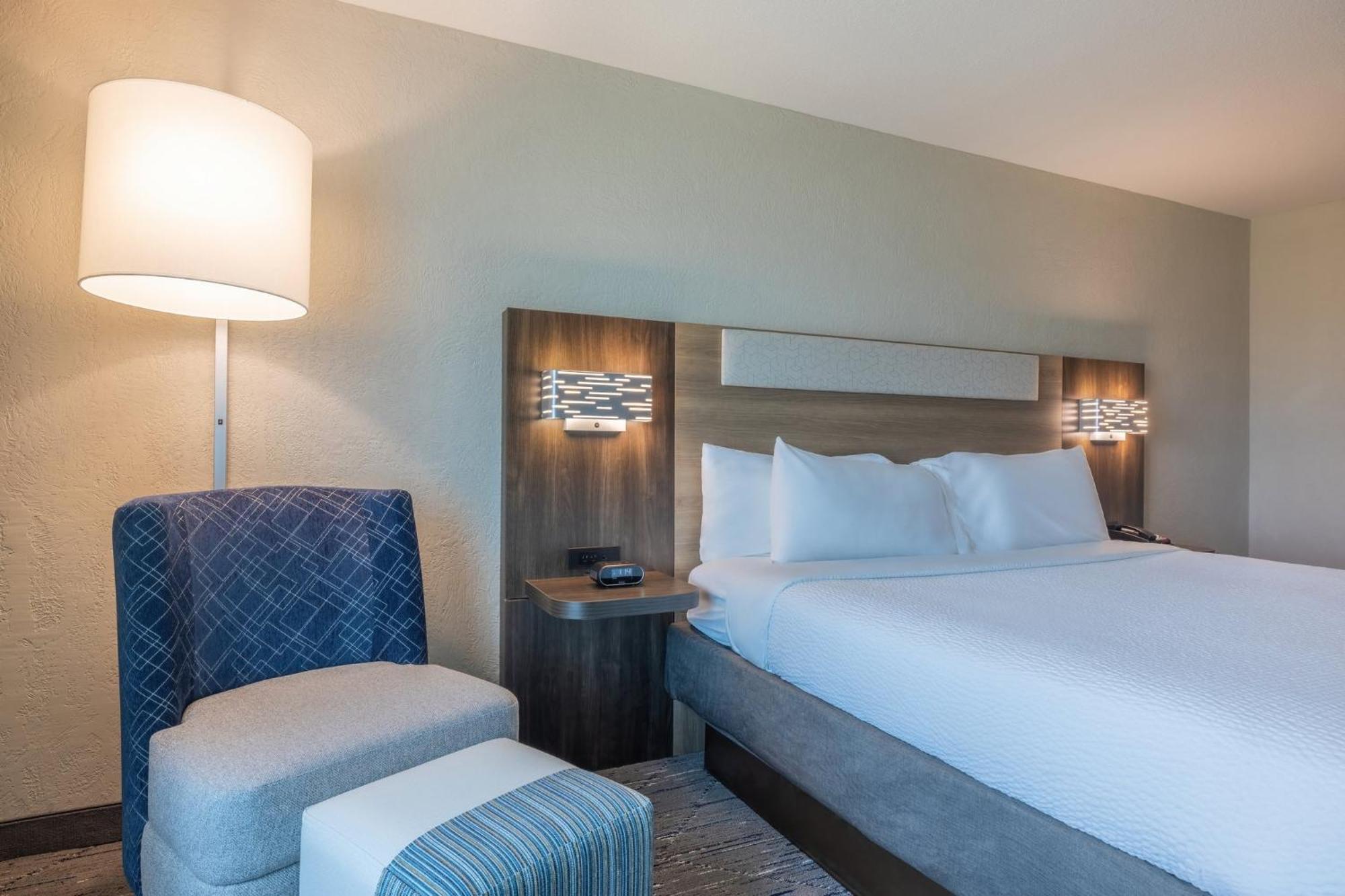 Holiday Inn Express & Suites Kansas City Airport By Ihg Exterior foto