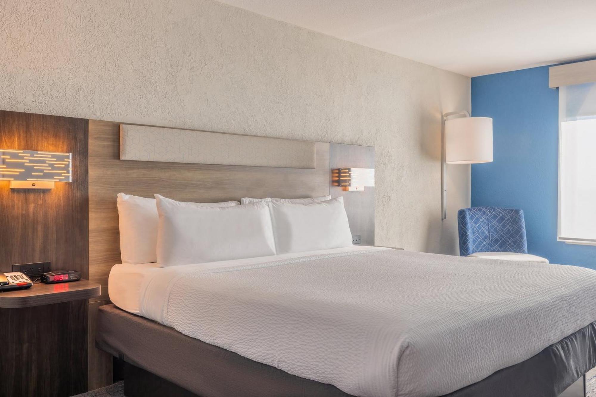 Holiday Inn Express & Suites Kansas City Airport By Ihg Exterior foto