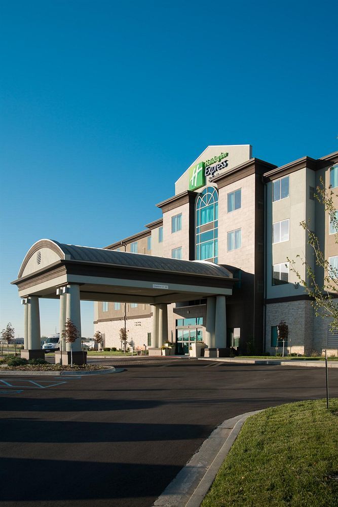 Holiday Inn Express & Suites Kansas City Airport By Ihg Exterior foto